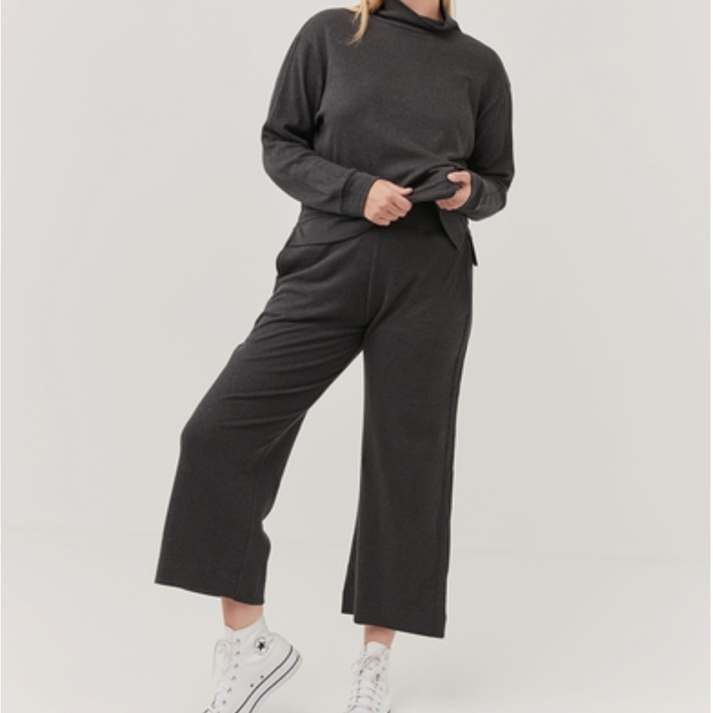 Never been worn Pact Airplane Cropped Track Pant